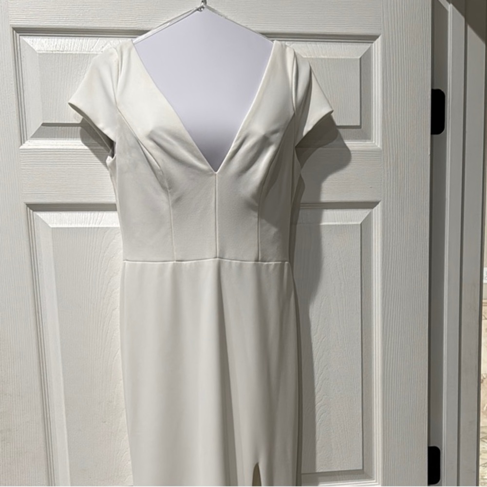 Elegant White V-Neck Dress